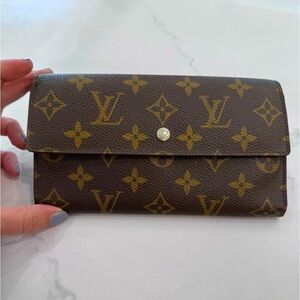 Louis Vuitton Vintage Monogram LARGE International Wallet OS